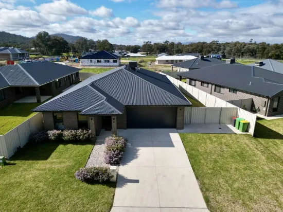 16 Dawson St, Hamilton Valley, NSW 2641