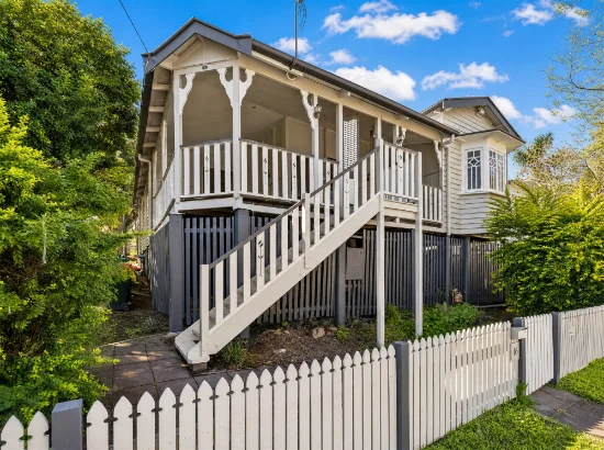 16 Drummond Street, Greenslopes, Qld 4120 - For Rent
