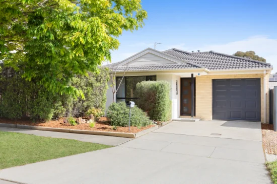 16 Hesba Brinsmead Street, Franklin, ACT 2913