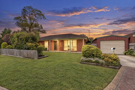 16 Holt Place, Pakenham, Vic 3810 - For Sale