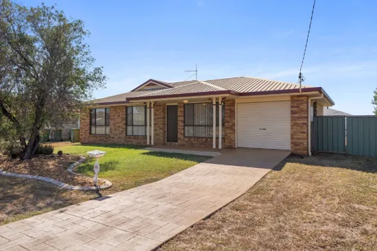 16 Joseph Street, Oakey, Qld 4401