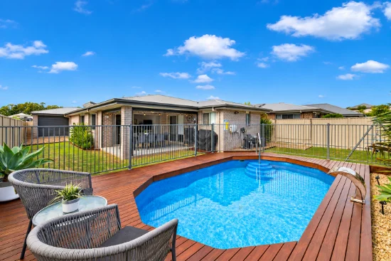 16 Kubler Cres, Redland Bay, Qld 4165