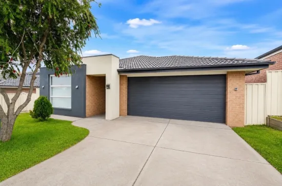 16 MIKADA BOULEVARD, Kilmore, Vic 3764