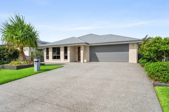 16 Oceanblue Boulevard, Pialba, Qld 4655