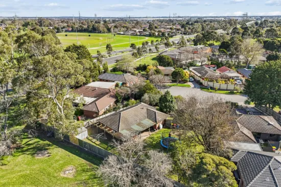 16 Phillip Court, Cranbourne North, Vic 3977