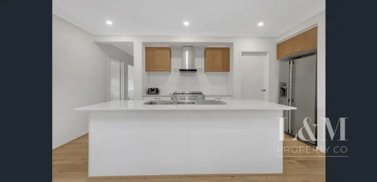 16 Pickering St, Mickleham, Vic 3064 - For Rent