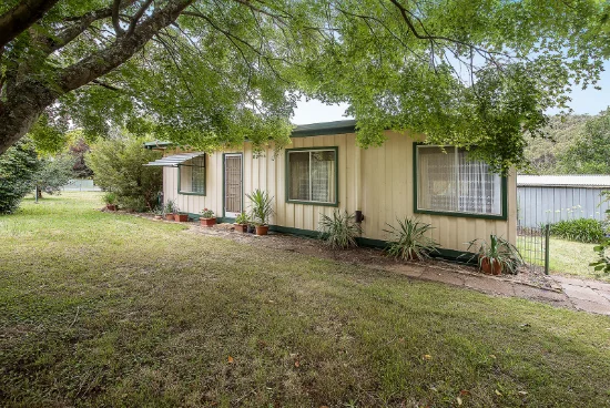 16 Riverside Crescent, Flowerdale, Vic 3717