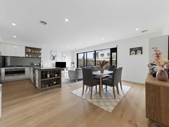 16 Savoy Grove, Cranbourne North, Vic 3977