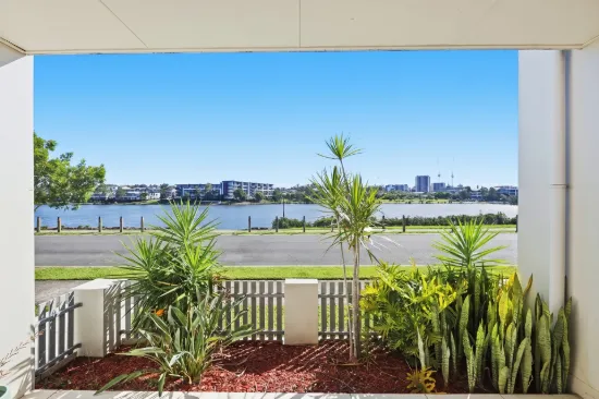 16 South Bay Drive, Varsity Lakes, Qld 4227