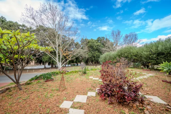 16 Stradbroke Gardens, Ridgewood, WA 6030