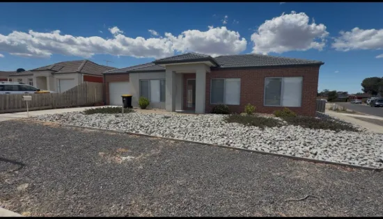 16 Thomasz Place, Kurunjang, Vic 3337