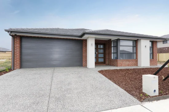 16 Trojan Crescent, Clyde North VIC 3978 - For Rent