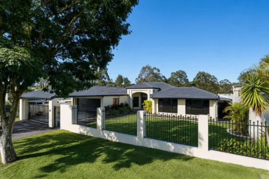 16 Willow Place, Carindale, Qld 4152