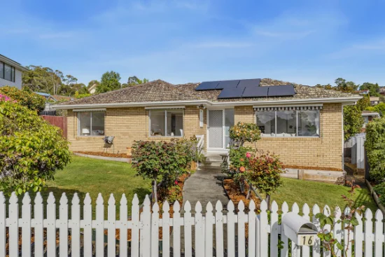 16 Woodlands Drive, Blackmans Bay, Tas 7052