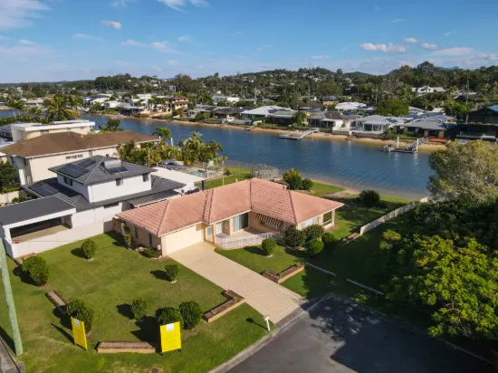 166 Tahiti Avenue, Palm Beach, Qld 4221