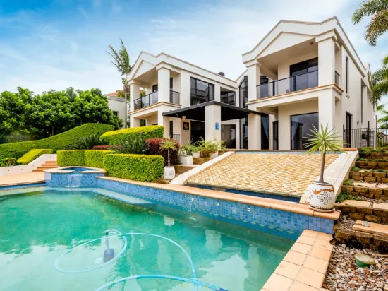1665 Riverdale Dr, Hope Island, Qld 4212