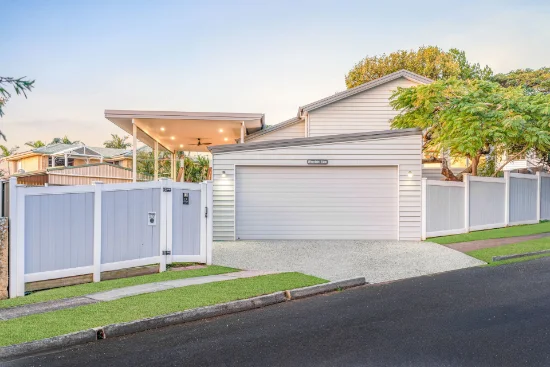 17 Allden Avenue, Labrador, Qld 4215