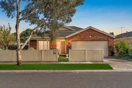 17 Bateman Grove, Hampton Park, Vic 3976
