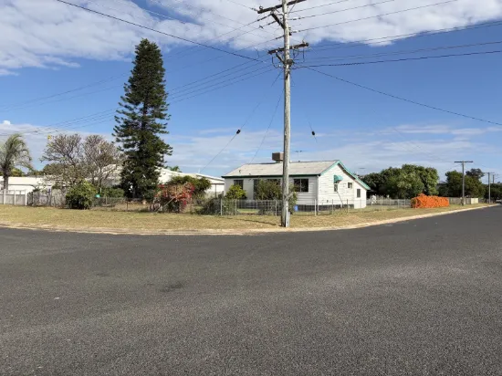 17 Brooks Street, Emerald, Qld 4720