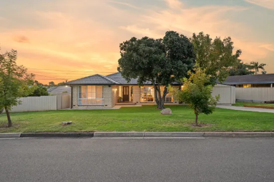 17 Capeview Crescent, Hackham, SA 5163