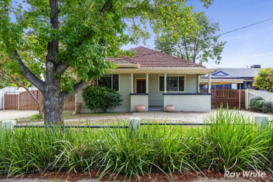 17 Charleville Road, Turvey Park, NSW 2650