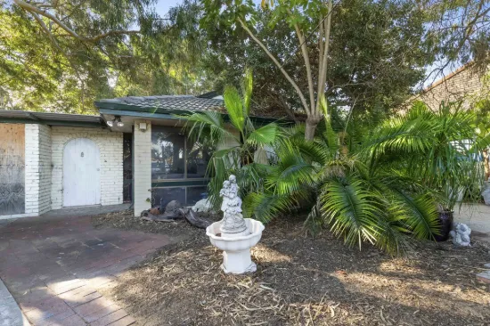 17 Currajong Crescent, Craigie, WA 6025