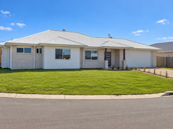 17 Eastminster St, Eli Waters, Qld 4655