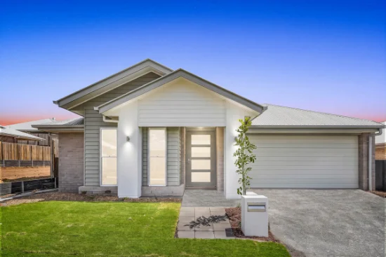 17 Flat Pea Crescent, Deebing Heights, Qld 4306