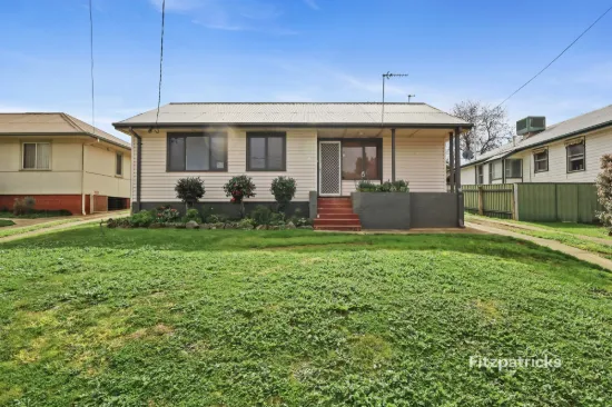 17 Gilmore Avenue, Mount Austin, NSW 2650