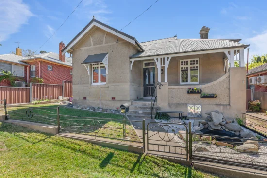 17 Gladstone Street, Bathurst, NSW 2795