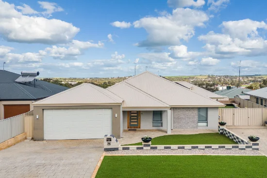 17 Golf Crescent, Northam, WA 6401