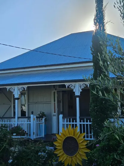 17 Grange Road, Newtown, Qld 4305