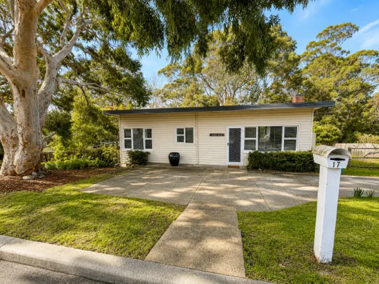 17 Halcyon Grove, St Helens, Tas 7216