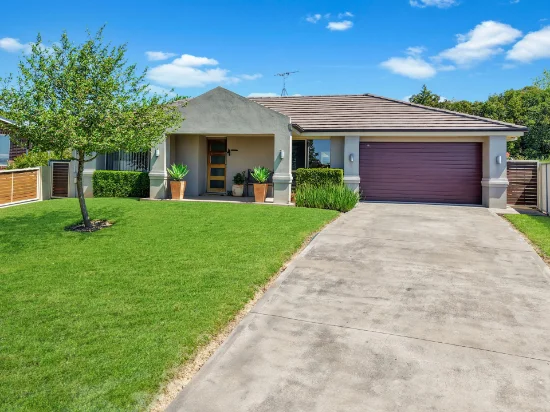 17 Hayden Place, Young, NSW 2594