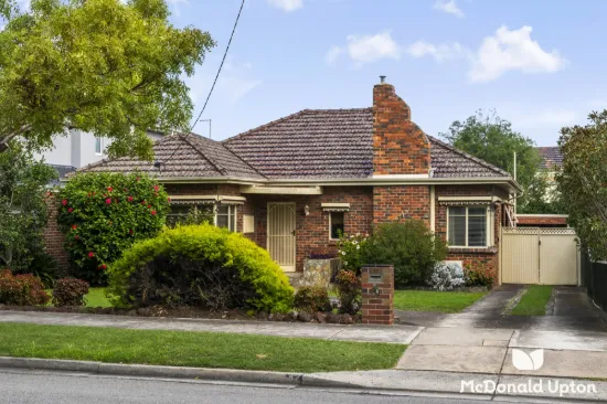 17 Hayes Road, Strathmore, Vic 3041