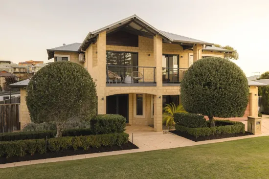 17 Karrinyup Road, Trigg, WA 6029