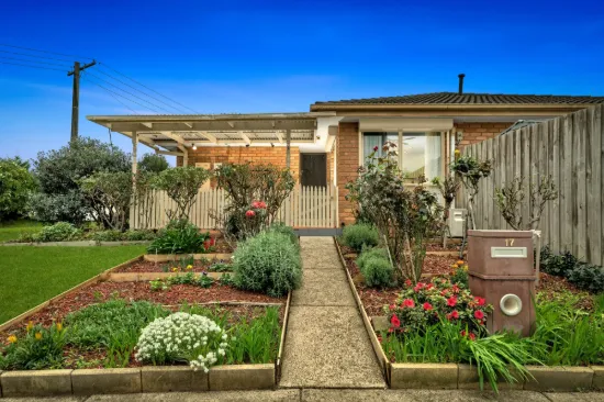17 Lauren Drive, Hampton Park, Vic 3976