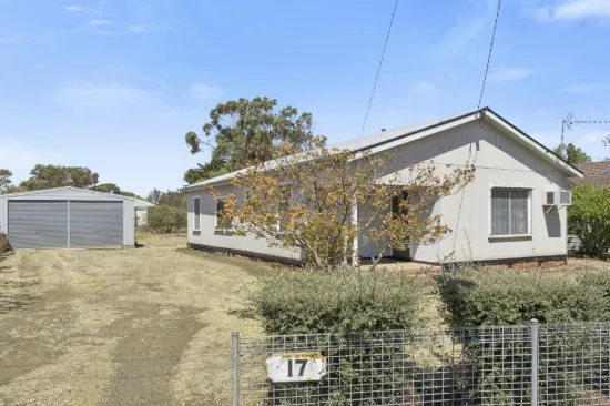 17 Logan Street, Derrinallum, Vic 3325