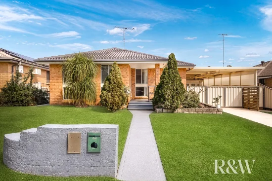 17 Macbeth Grove, St Clair, NSW 2759