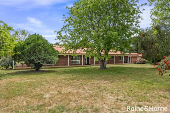 17 Maple Road, Lake Albert, NSW 2650
