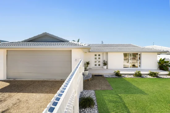 17 McIlwain Drive, Mermaid Waters, Qld 4218-Image