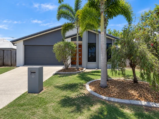 17 Newport Pde, Blacks Beach, Qld 4740