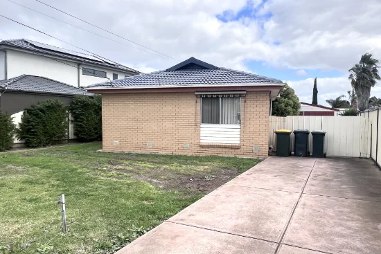 17 Oakwood Road, Albanvale, Vic 3021 - For Rent