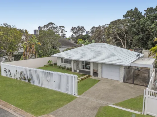 17 Oriana Drive, Mermaid Waters, Qld 4218
