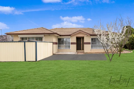 17 Paraburdoo Lane, Kings Park, Vic 3021