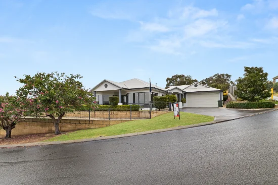17 Parakeet Outlook, Australind, WA 6233