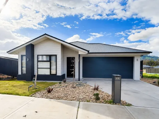 17 Pierson Avenue, Leneva, Vic 3691