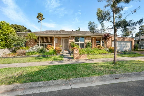 17 Poseidon Close, Mill Park VIC 3082 - For Rent