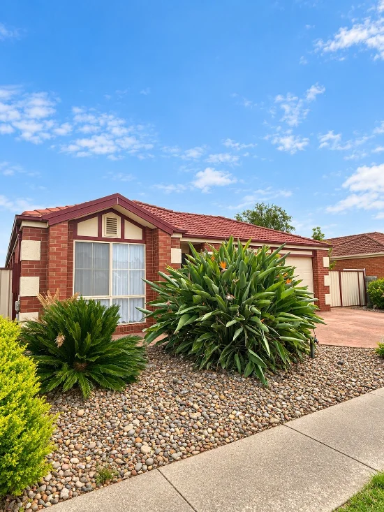 17 Ridgeway, Melton West, Vic 3337