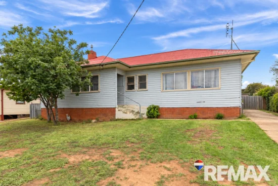 17 Robert Street, Junee, NSW 2663